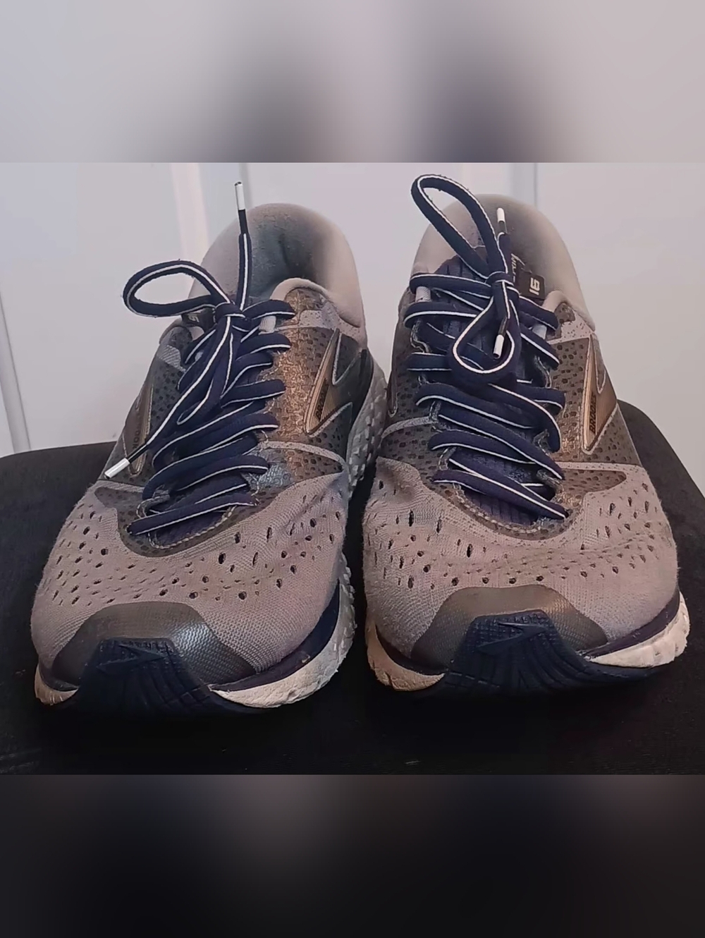 Brooks Men's Gray and Navy Glycerin 16 Running Sneakers Size 11
